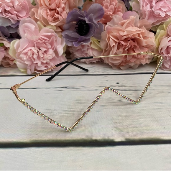 Avant Garde Crystal Triangular Frame Glasses - Picture 8 of 16